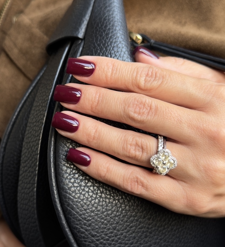 <span style="font-weight: bold; font-style: italic;">Маникюр с покрытием LUXIO в один тон </span>